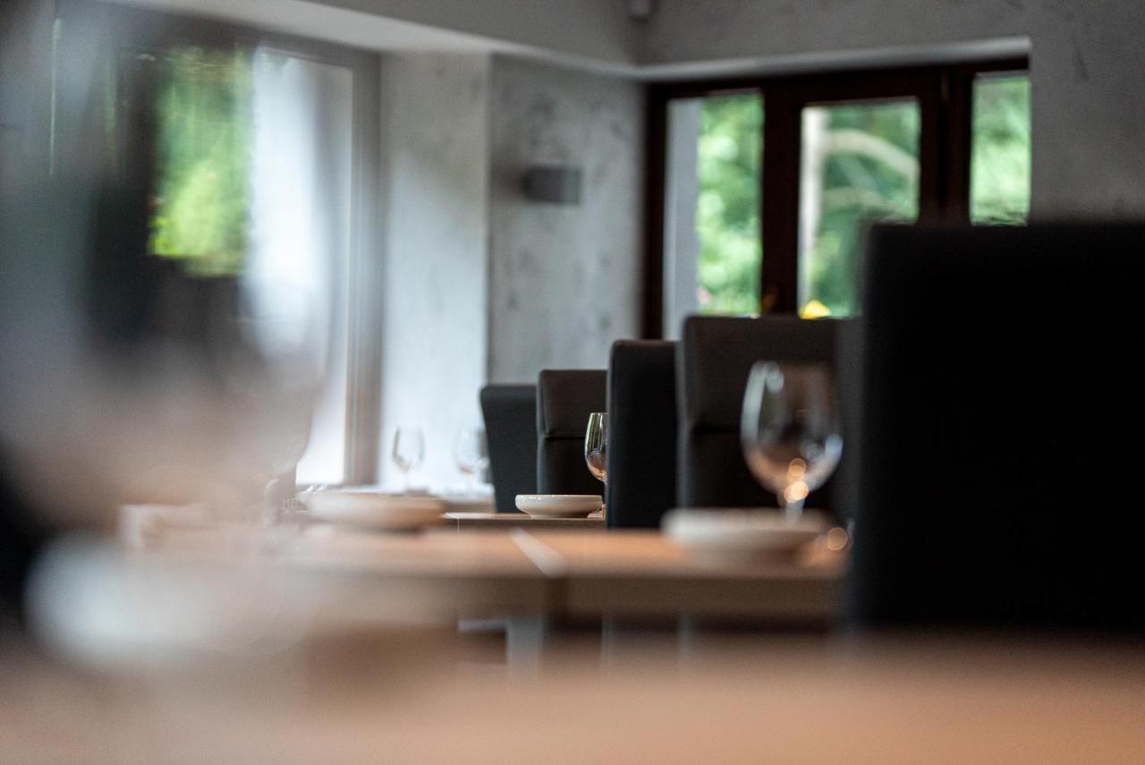Penzion A Restaurace Bily Mlyn ลิเบอเรซ ภายนอก รูปภาพ