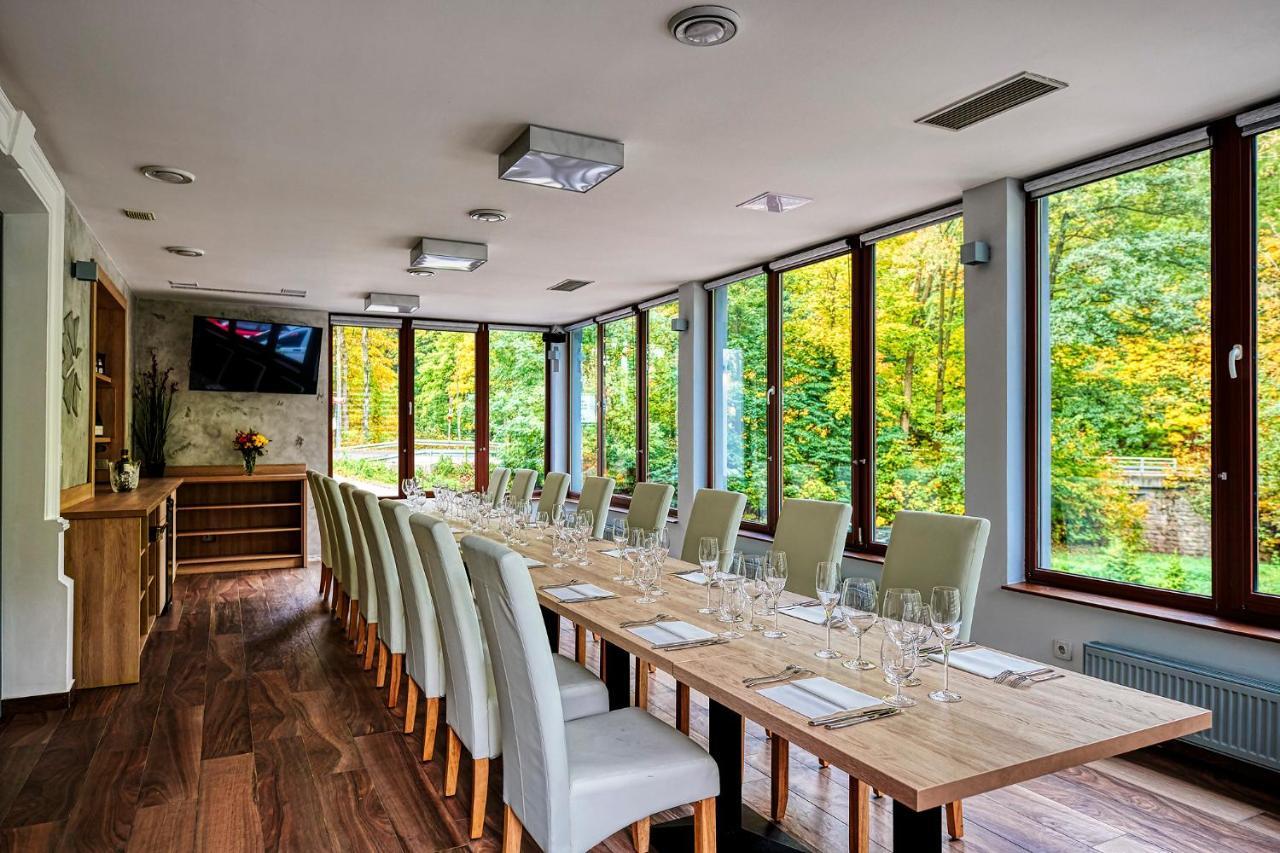 Penzion A Restaurace Bily Mlyn ลิเบอเรซ ภายนอก รูปภาพ